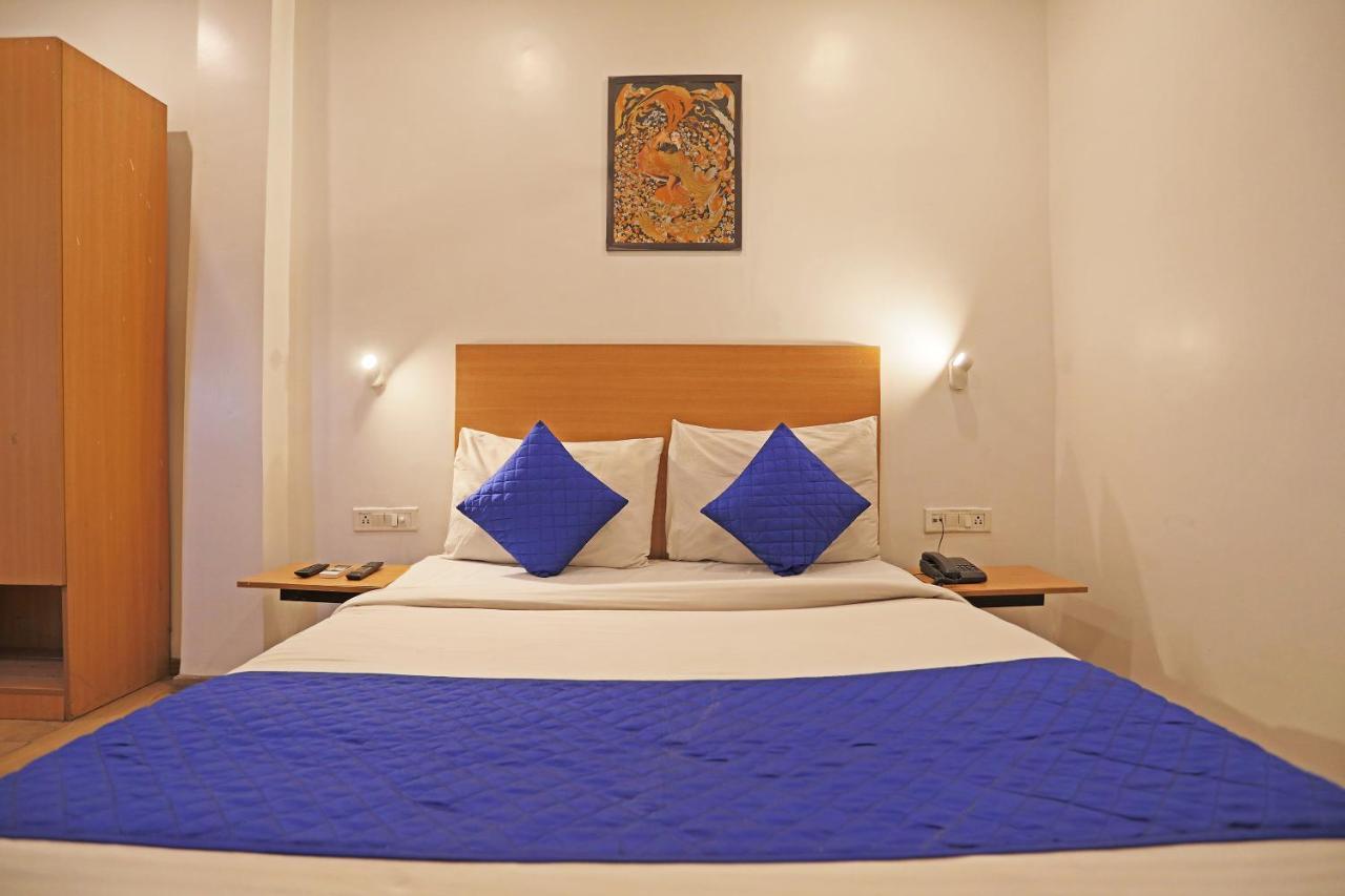 Hotel Yellow Chilli Britannia Chowk- Couple Friendly Local Id Accepted นิวเดลี ภายนอก รูปภาพ